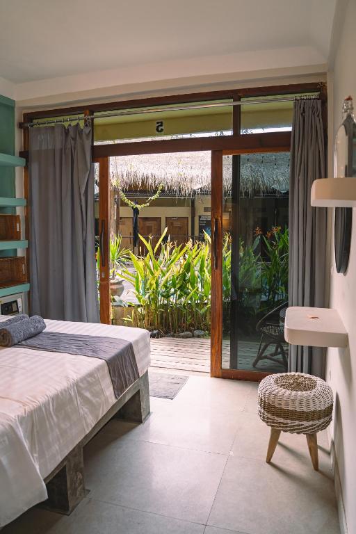 Postel nebo postele na pokoji v ubytování Gili Divers Hotel