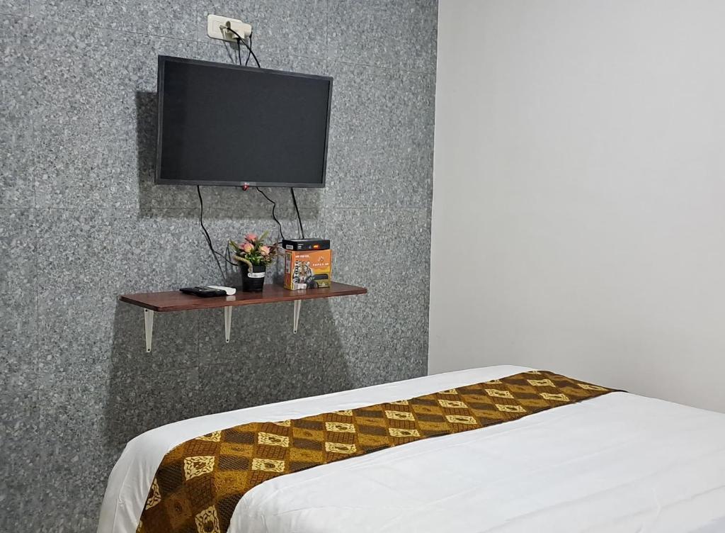 TV a/nebo společenská místnost v ubytování ARIMBI GUEST HOUSE