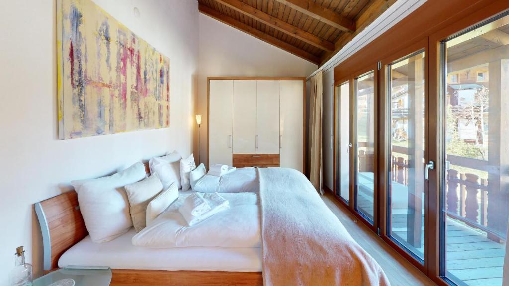 Postel nebo postele na pokoji v ubytování Family holiday home Tgiampi Sot Lantsch Lenzerheide