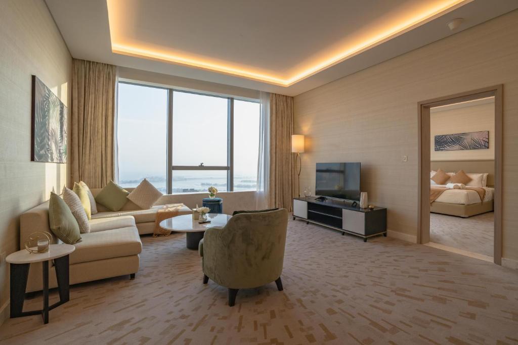 Posezení v ubytování Luxury Living & Panoramic Views -St Regis Suite 1 by Exclusive Holiday Homes