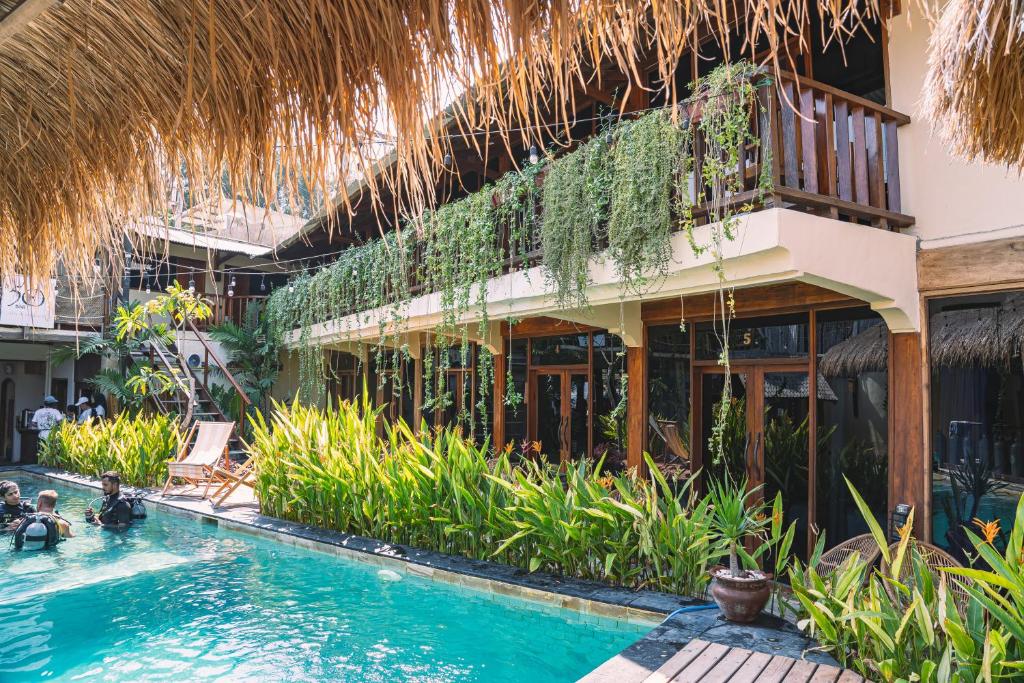 Bazén v ubytování Gili Divers Hotel nebo v jeho okolí