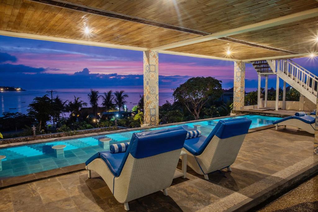 Bazén v ubytování Nusa View - Oceanfront Rentals nebo v jeho okolí