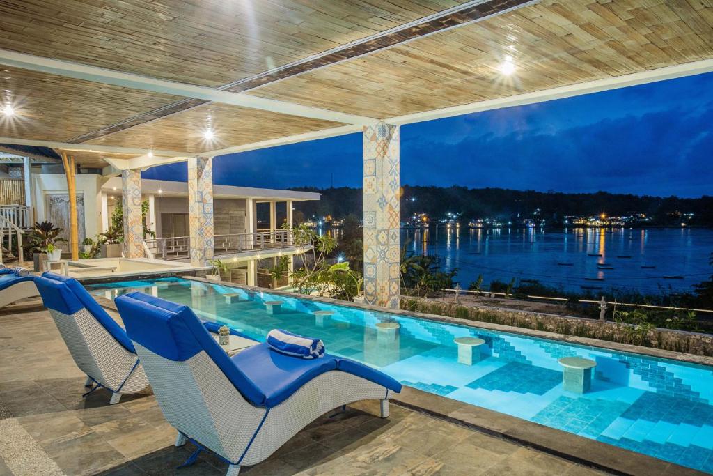 Bazén v ubytování Nusa View - Oceanfront Rentals nebo v jeho okolí