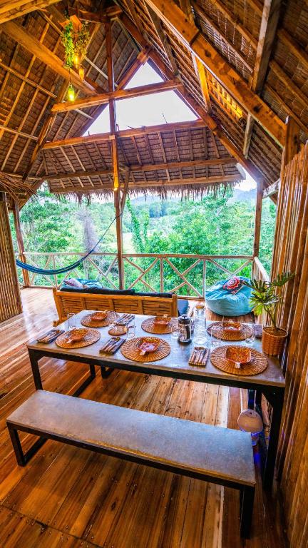 Fotografie z fotogalerie ubytování Barya Lang Villa- Native villa with jeepney room v destinaci El Nido