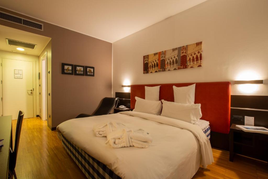 Postel nebo postele na pokoji v ubytování Euro Hotel Residence