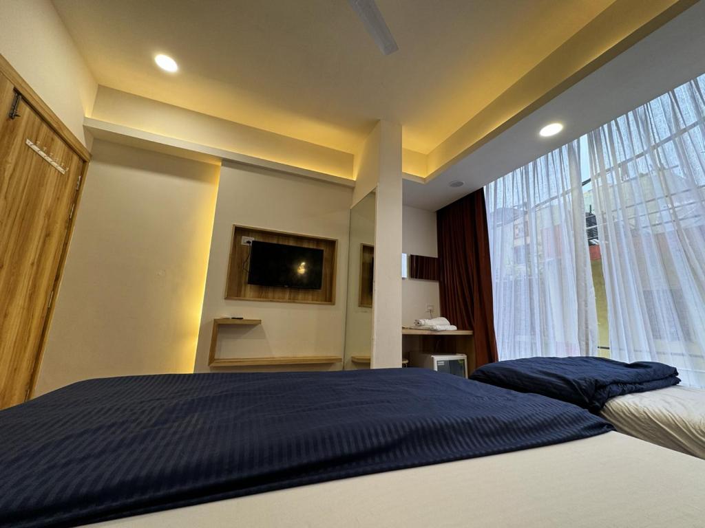 Hotel shree mahakal krapa - 豪华三人房间