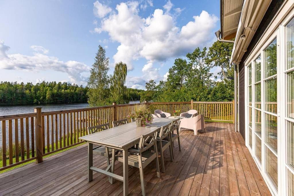 Balkón nebo terasa v ubytování Småland pur in direkter Seelage