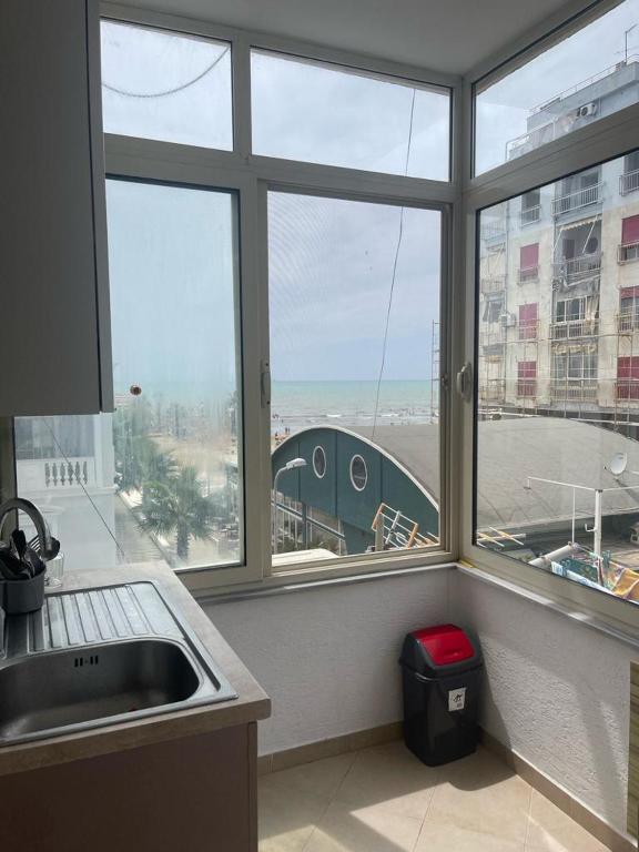MILA'S BEACH APARTMENT - Imazhi 3