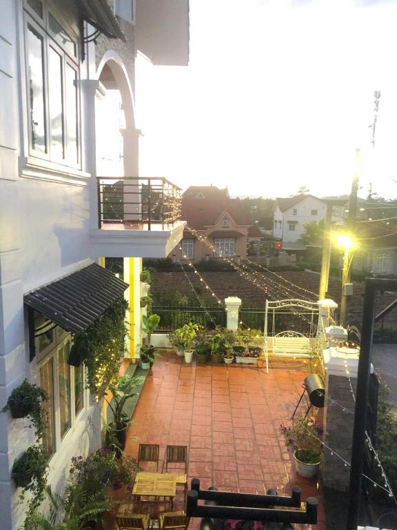 Balkón nebo terasa v ubytování NHỚ House V