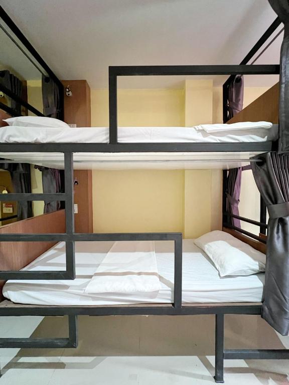 Postel nebo postele na pokoji v ubytování Hangover Aonang