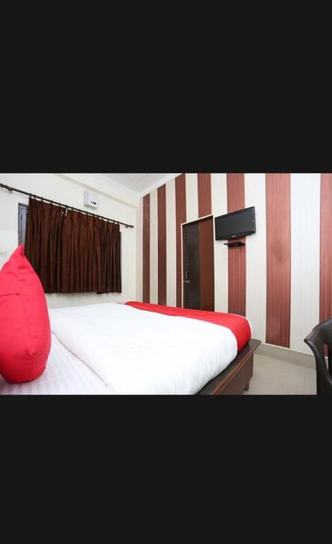 Postel nebo postele na pokoji v ubytování Hotel Best stay haridwar by Shiva Palace