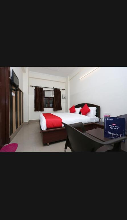 Postel nebo postele na pokoji v ubytování Hotel Best stay haridwar by Shiva Palace