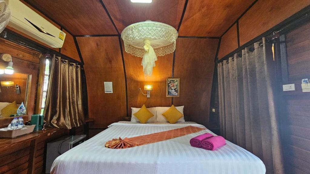 Eden Lanta Bungalow - Kingkamer