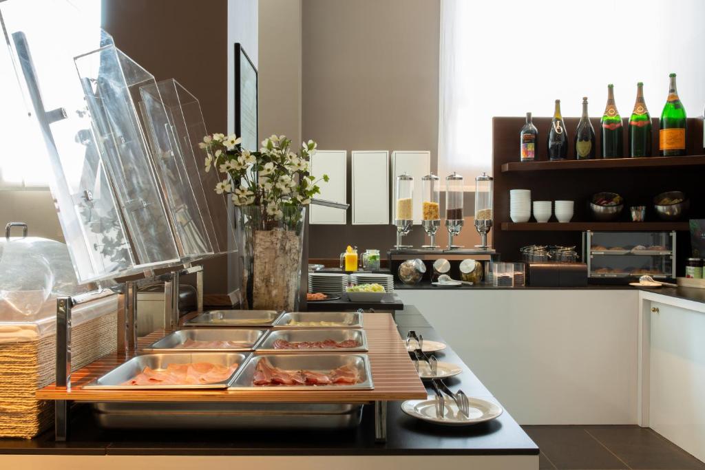 Kuchyň nebo kuchyňský kout v ubytování Euro Hotel Residence