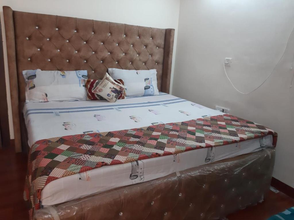 Postel nebo postele na pokoji v ubytování Awasthi Kozi Stays B&B - closest to VFS