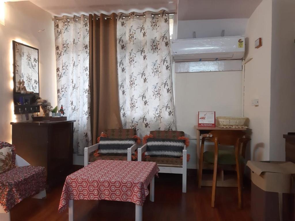 Posezení v ubytování Awasthi Kozi Stays B&B - closest to VFS