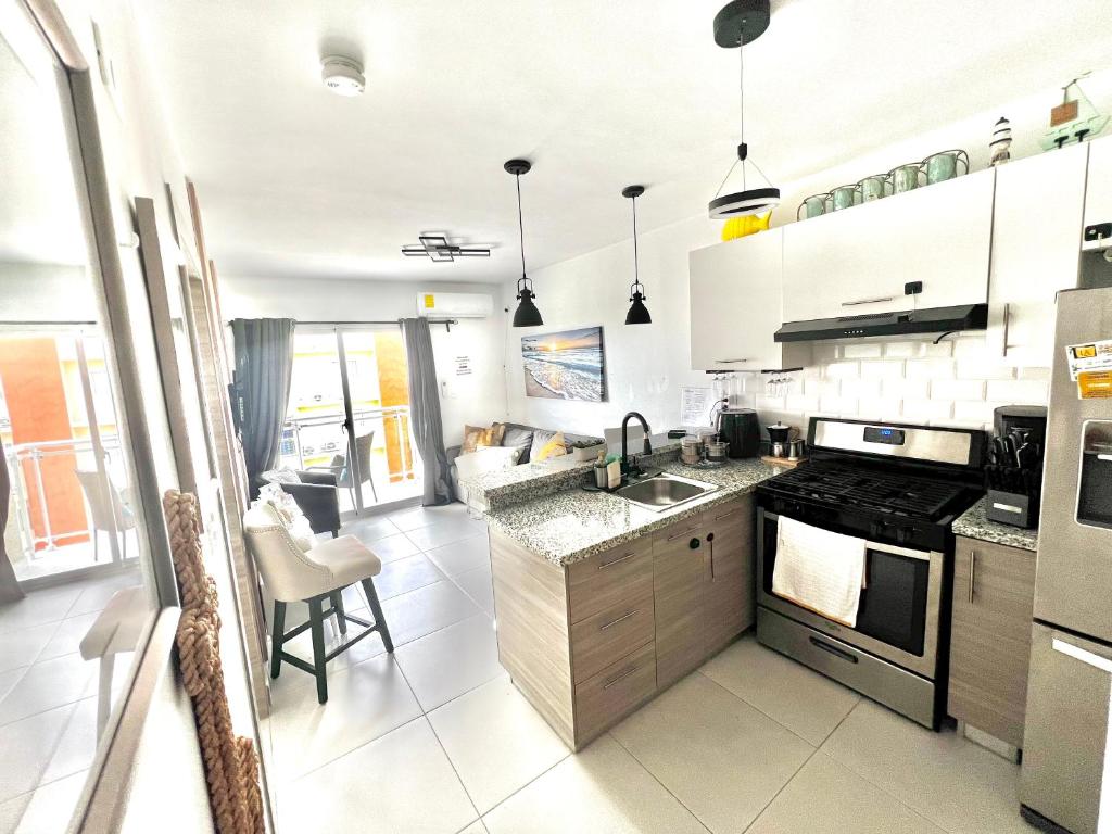 Kuchyň nebo kuchyňský kout v ubytování Punta Cana vacation to relax Residencial Crisfer edificio 17A apartamento 405