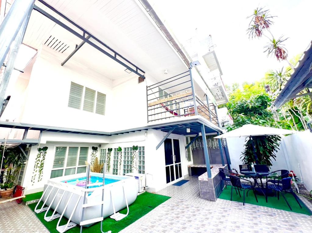 a house with a swimming pool and a patio at Getaway Villa Bangkok - 4 Bedroom,6 Beds and 5 Bathroom in Bangkok