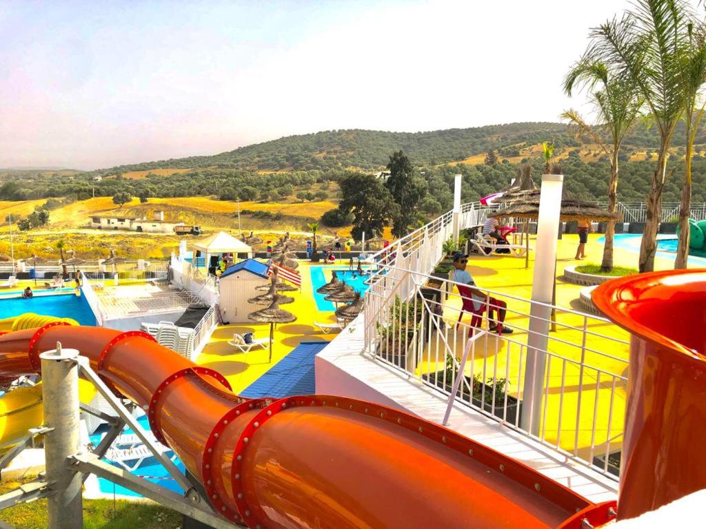 Bazén v ubytování L'escale Hôtel & Spa By 7AV HOTELS nebo v jeho okolí