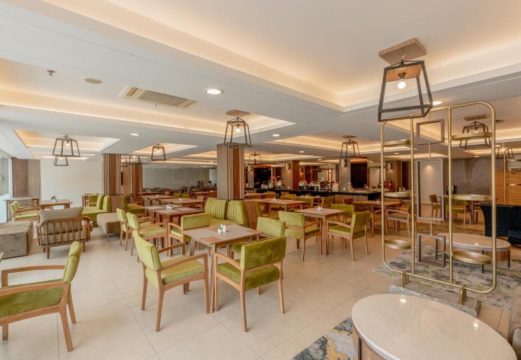 Restaurace v ubytování Next Hotel Yogyakarta