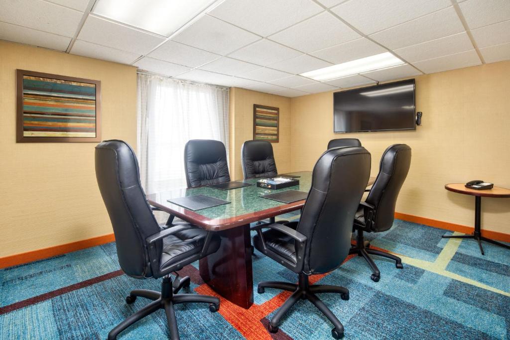 Fairfield Inn & Suites by Marriott Toronto Airport - Resim 8