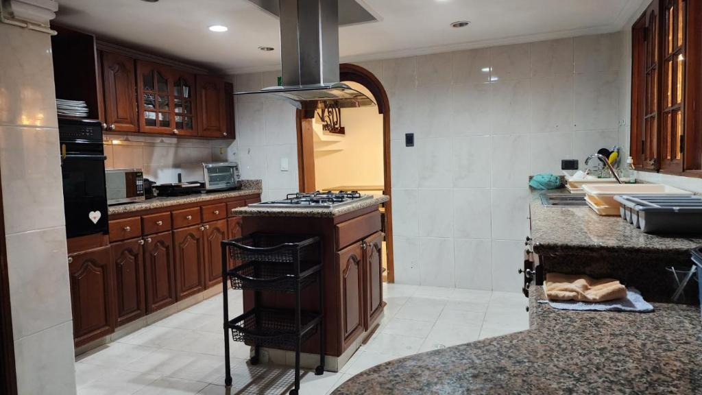 Kuchyň nebo kuchyňský kout v ubytování Paisa Hostel Medellín