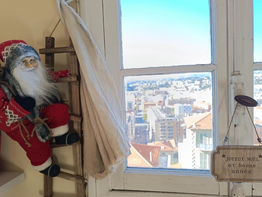 Nespecifikovaný výhled na destinaci Nice nebo výhled na město při pohledu z ubytování v soukromí