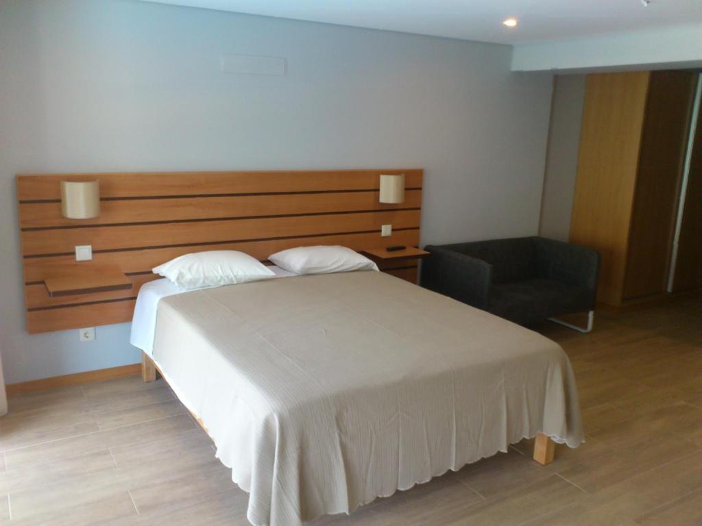 Postel nebo postele na pokoji v ubytování Hotel Lagoa Azul do Geres
