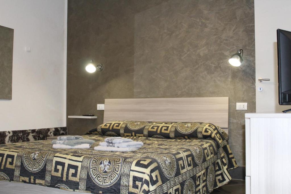 A bed or beds in a room at Alghero Budget