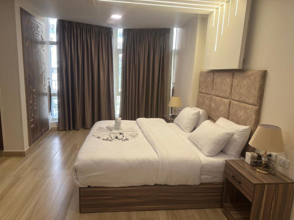 Nefertari Pyramids View Inn - 10