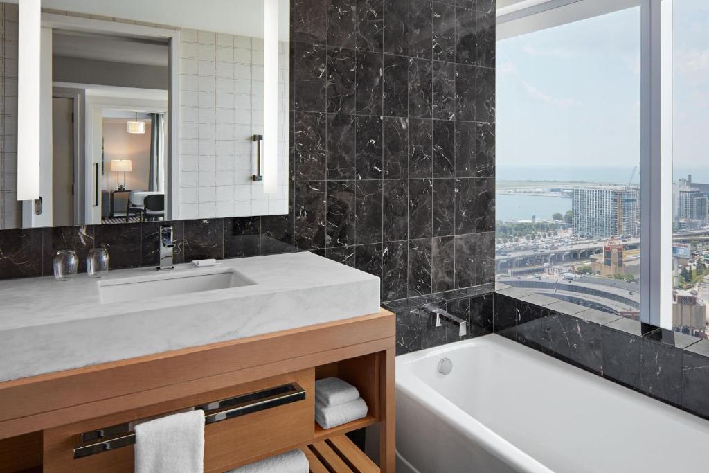 Delta Hotels by Marriott Toronto photo
