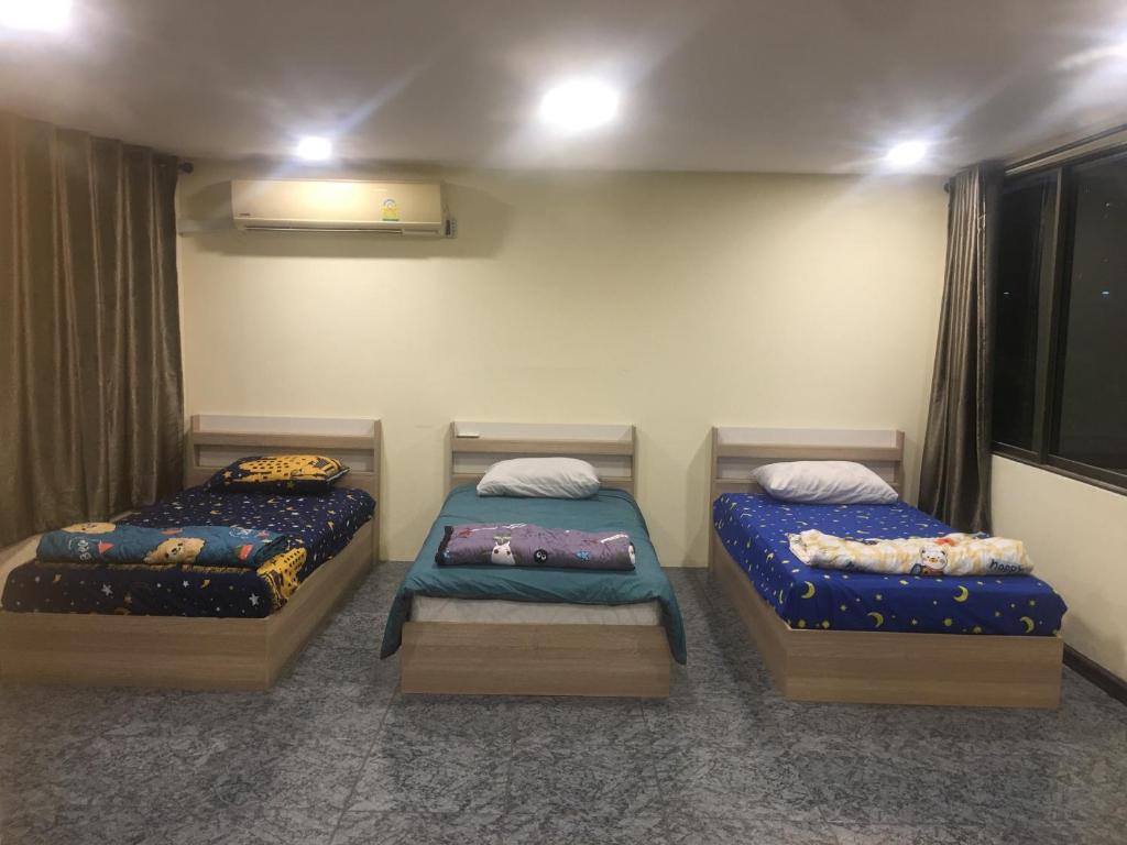 Pokój z 2 łóżkami pojedynczymi w obiekcie GUNG Domitory w Pattaya South