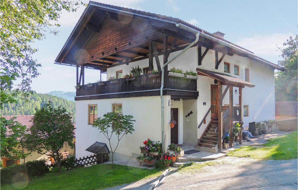 a house with a balcony on the side of it at Cozy Apartment In Klein St, Paul With Kitchen in Eberstein