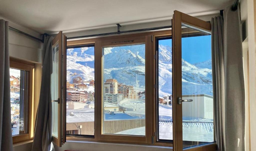 Nespecifikovaný výhled na hory nebo výhled na hory při pohledu z apartmánu