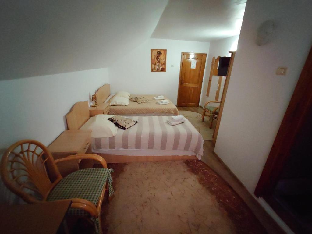 Postel nebo postele na pokoji v ubytování Pensiunea San