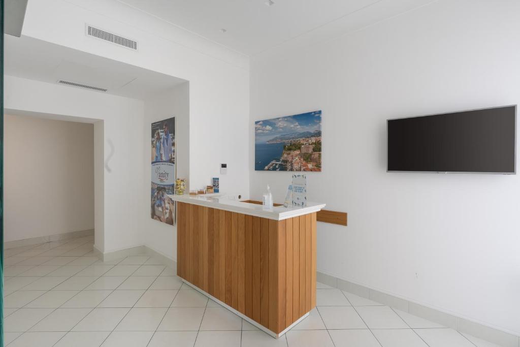 TV a/nebo společenská místnost v ubytování Duomo Guest House - Stay in Sorrento