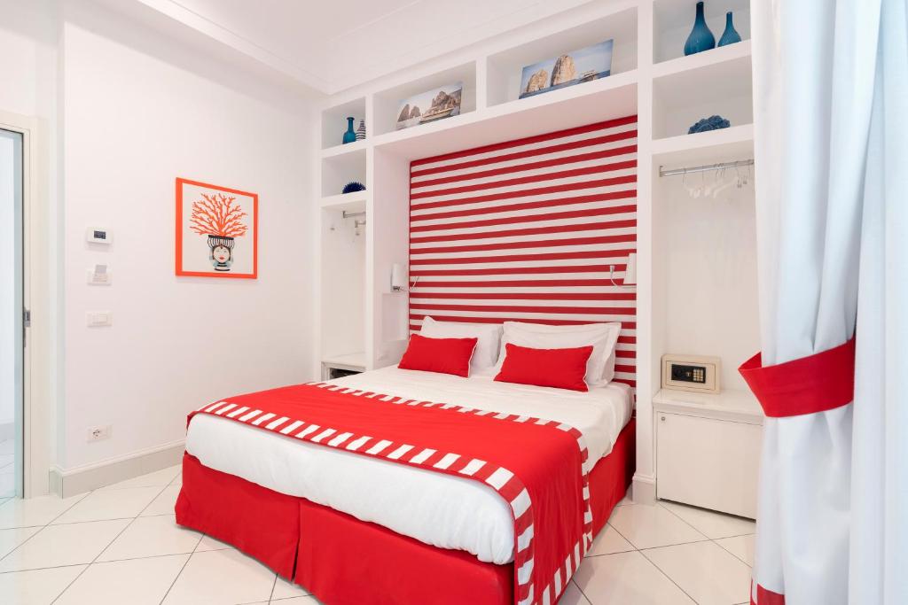 Postel nebo postele na pokoji v ubytování Duomo Guest House - Stay in Sorrento