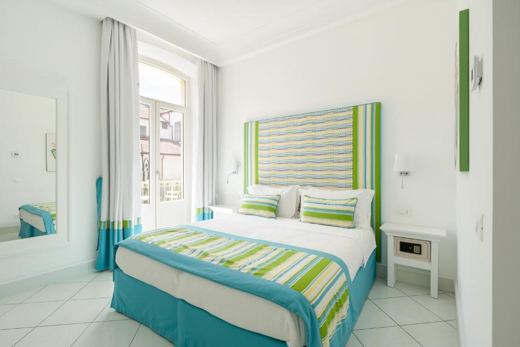 Postel nebo postele na pokoji v ubytování Duomo Guest House - Stay in Sorrento