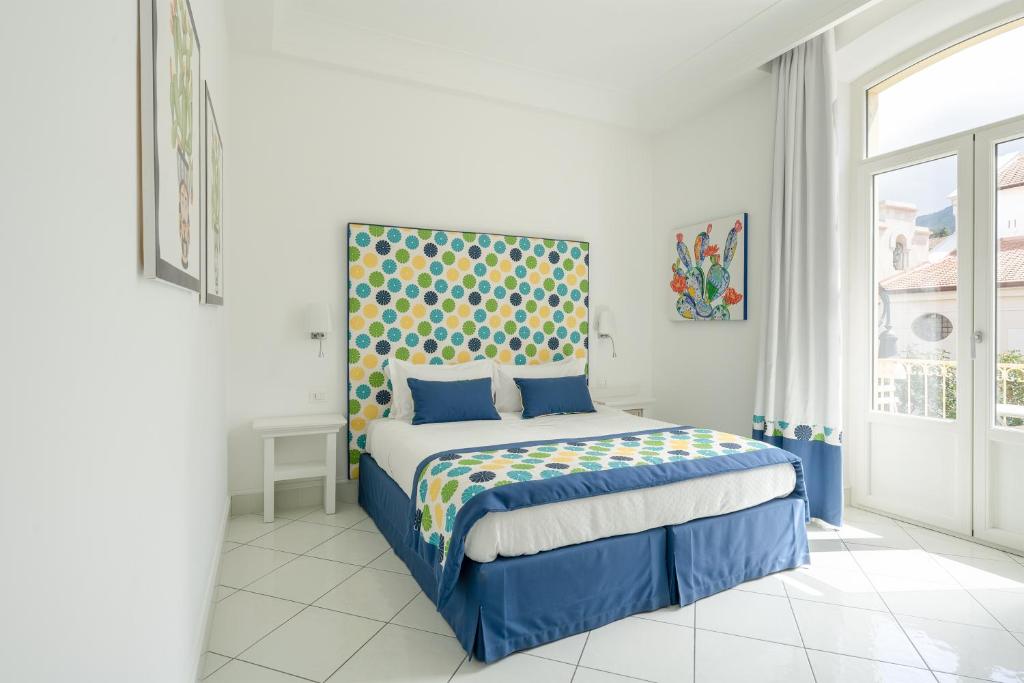 Postel nebo postele na pokoji v ubytování Duomo Guest House - Stay in Sorrento