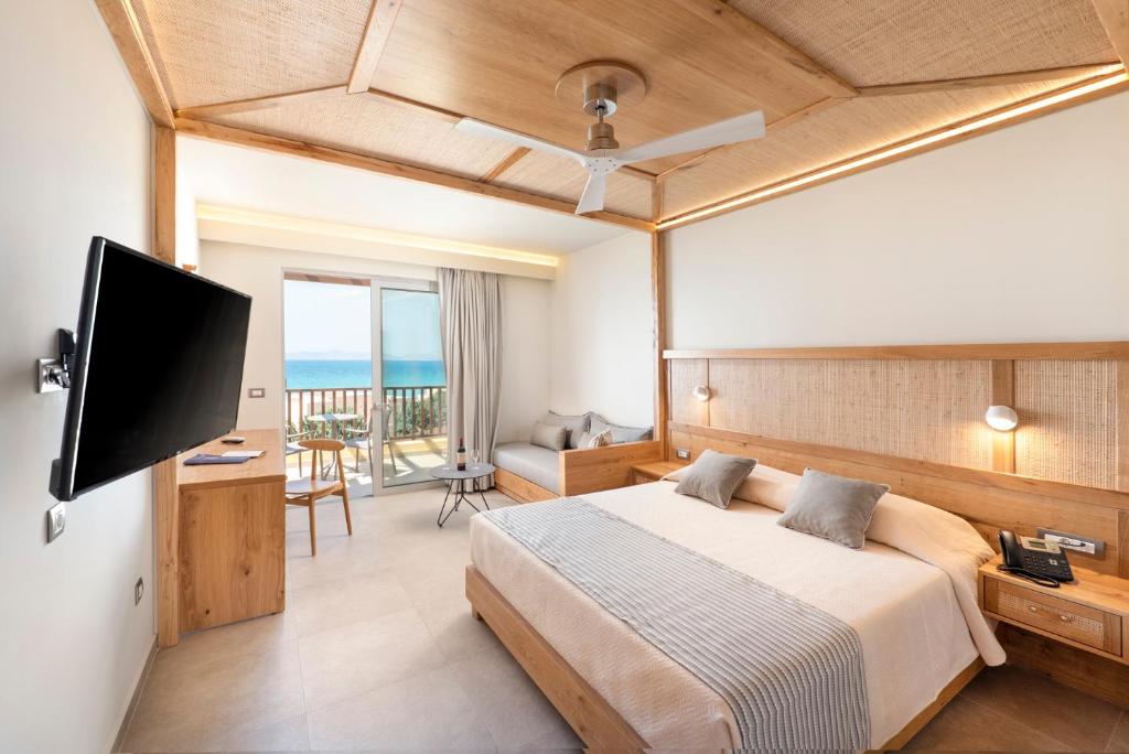 Televízia a/alebo spoločenská miestnosť v ubytovaní Horizon Beach Resort