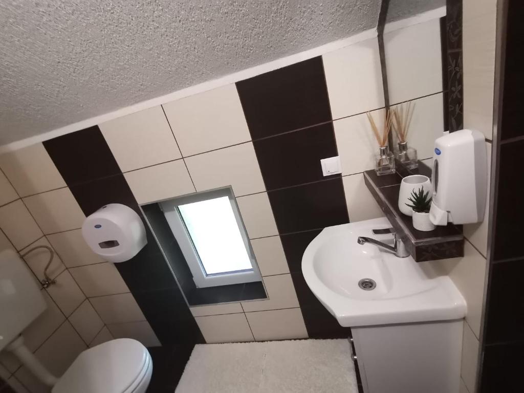 Koupelna v ubytování Dió vendégház
