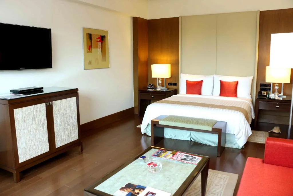Deluxe Suite With Two Way Airport Transfers