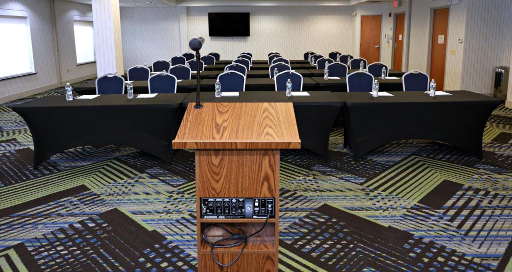Holiday Inn Express Hotel & Suites Waukegan/Gurnee by IHG photo