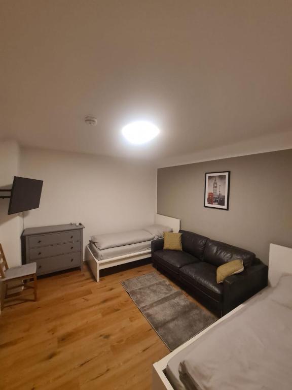 En sittgrupp på Schöne 2 Zimmer Apartment in Uerdingen Nähe Düsseldorf