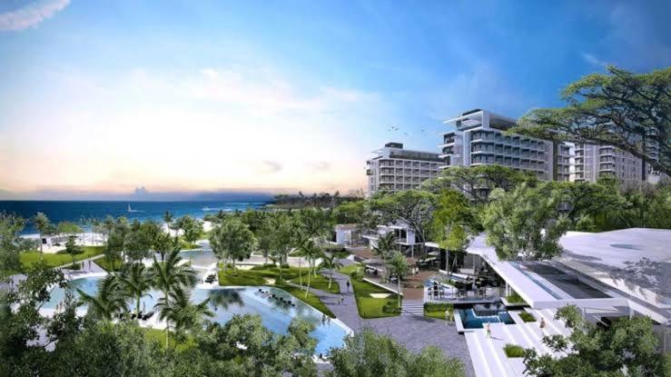 una vista dall'alto di un parco con alberi ed edifici di Tambuli Seaside Resort Residences a Lapu Lapu City