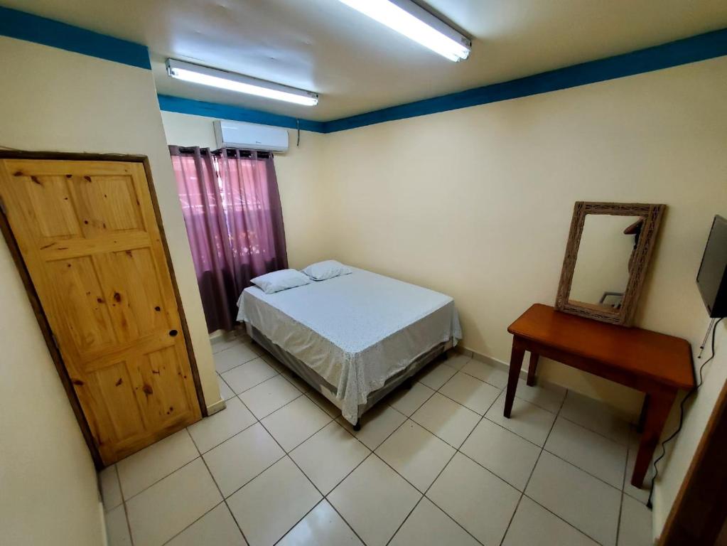 Postel nebo postele na pokoji v ubytování Hotel Caribbean Inn