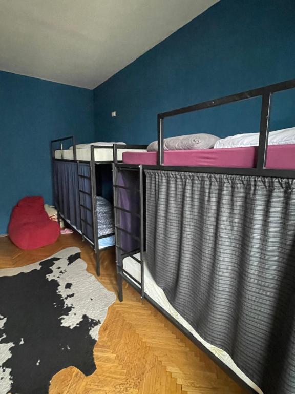 Postel nebo postele na pokoji v ubytování NEWBORN CENTER hostel ALL DAY FREE COFFEE