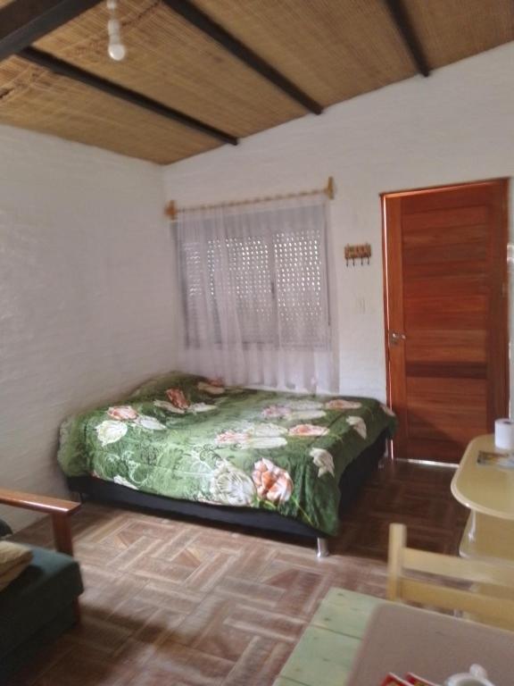 a bedroom with a bed in a room with a window at Apartamento Atlantida in Villa Argentina