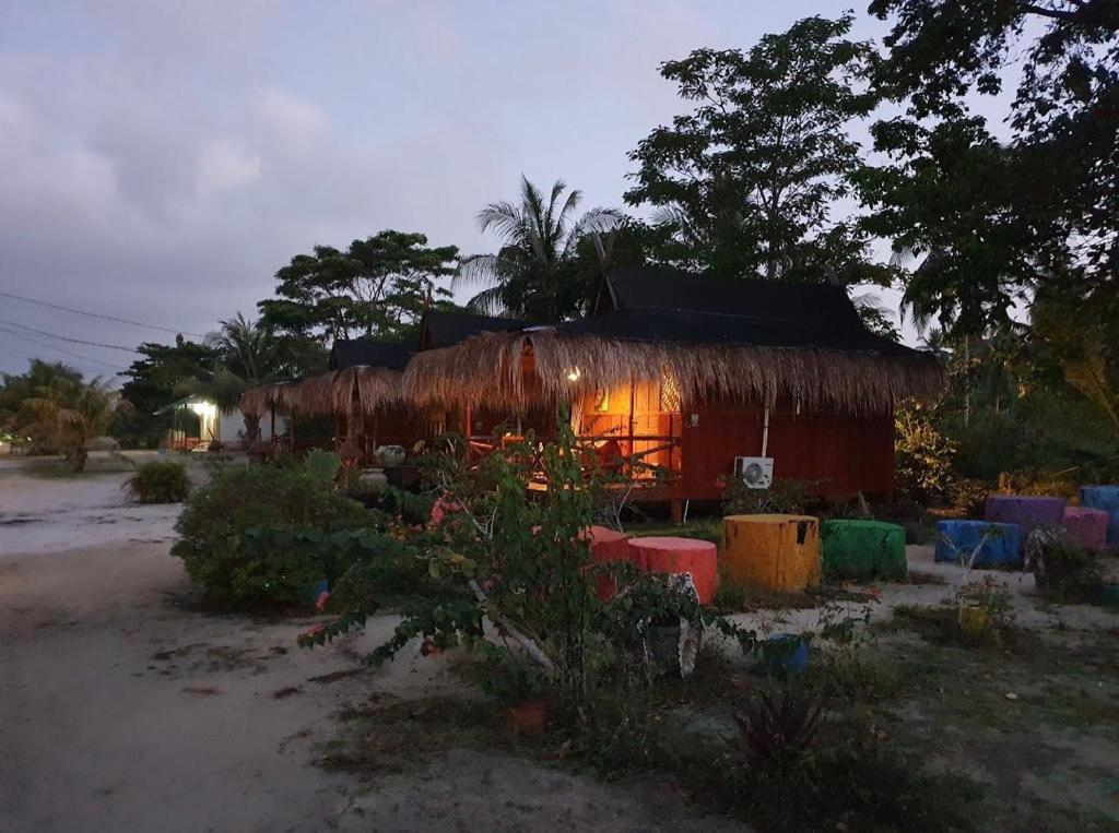 Zahrada ubytování Bintan Brzee Beach in Island Bintan - Bungalow 3