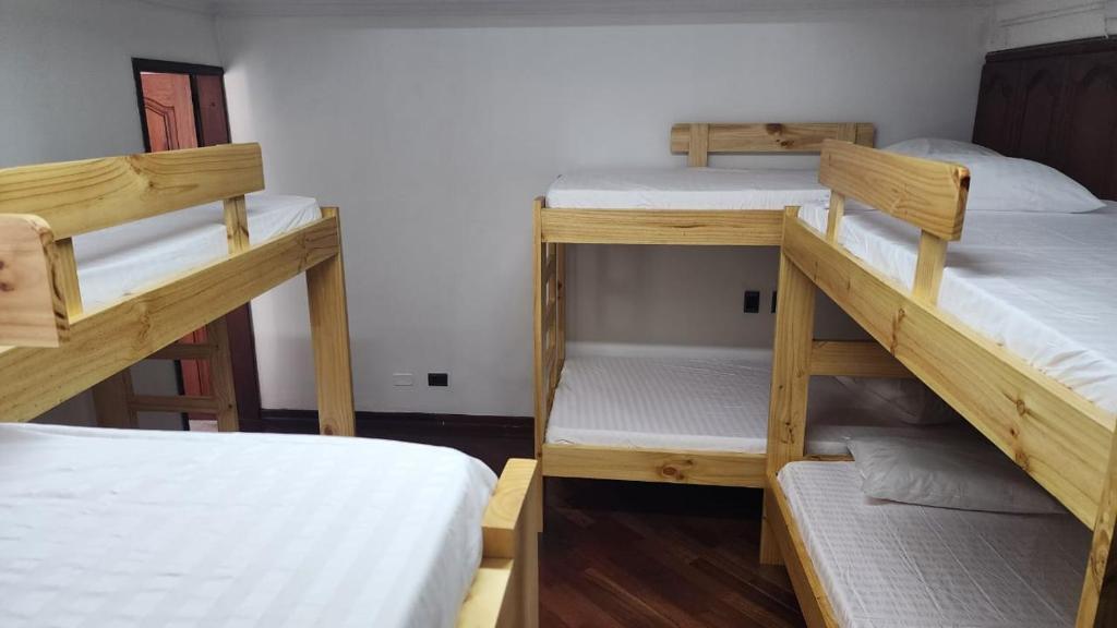 Postel nebo postele na pokoji v ubytování Paisa Hostel Medellín